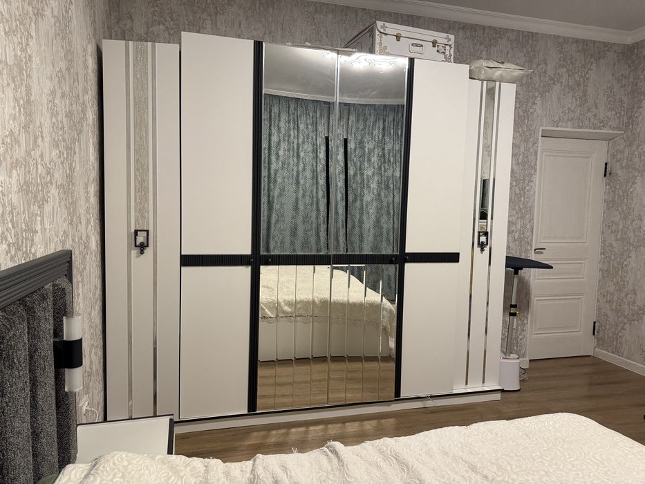 Продается спальный гарнитур б/у 250.000