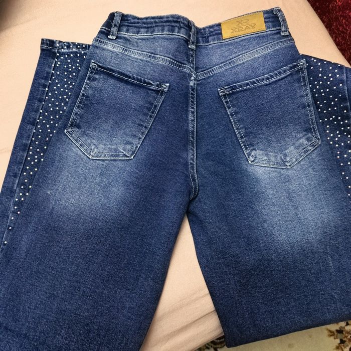 Дамски дънки с камъни