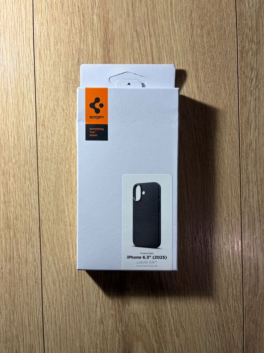 Spigen Liquid Air калъф за iPhone 17, черен