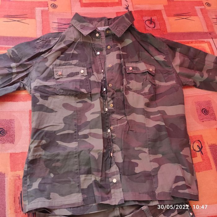 Дамски камуфлажен костюм-размер М