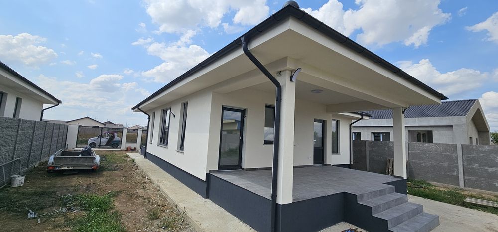 Casă nouă de vânzare – 3 dormitoare,living,  2 băi, toate utilitățile