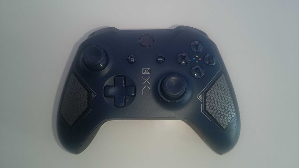 Продавам XBOX One контролери