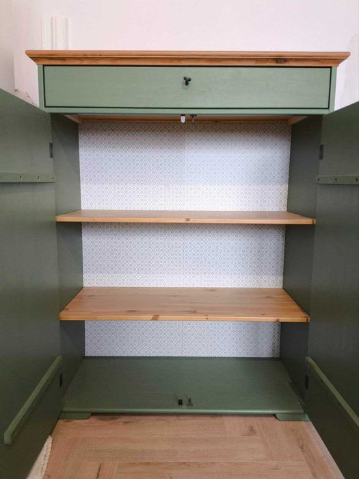 Масивен дървен шкаф/скрин IKEA HURDAL – естествено дърво и ретро стил