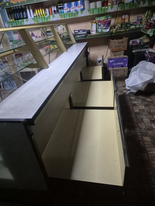 Vând vitrina de prăjituri