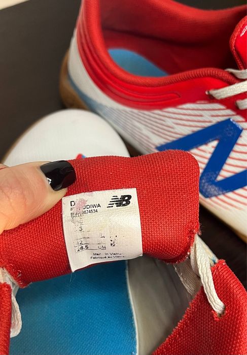New balance furon - обувки за футзал. EU42