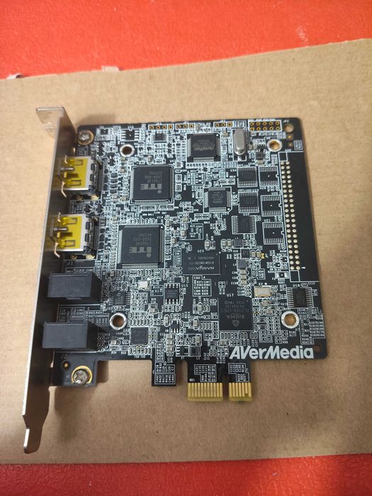 Placa de captura Avermedia Live Gamer HD C 985 Ver. D1