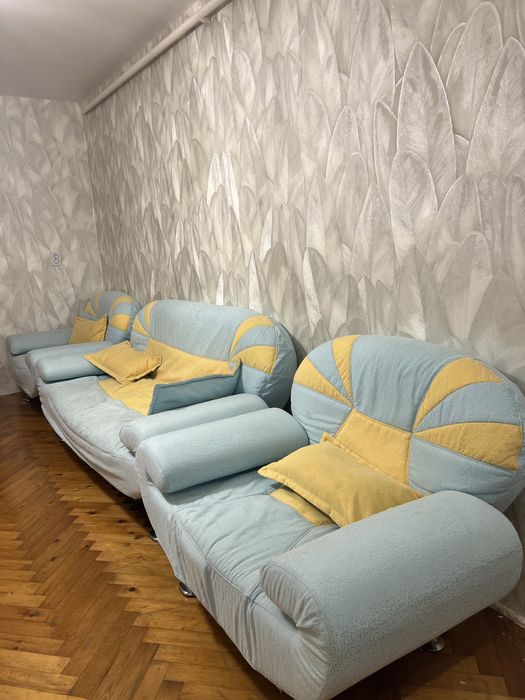 Продам раскладной диван и 2 кресла