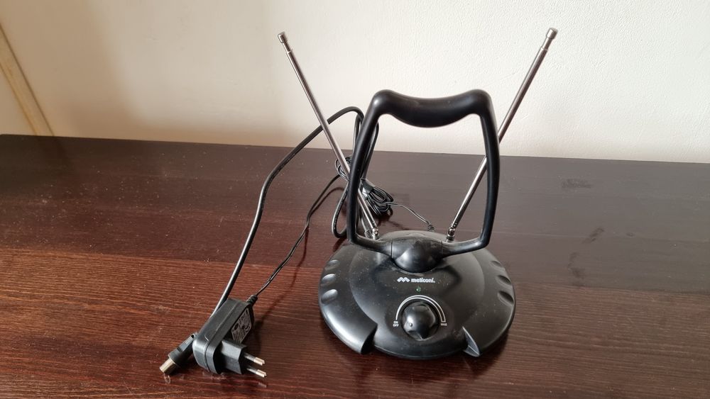 Приемник и антена  с усилвател за ефирна телевизия