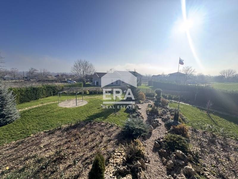 Бизнес имот "Rosarium Bilkarium" за продажба в с. Неофит Рилски , обла