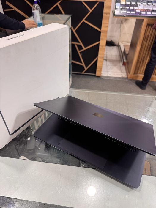 Apple Macbook Air 15 inch M2 SSD 256 ОЗу 8Gb 17 silil 100 yomkis