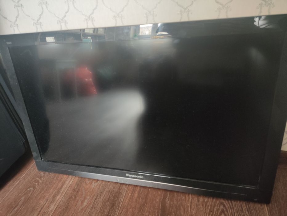 Телевизор Panasonic + крепление на стену