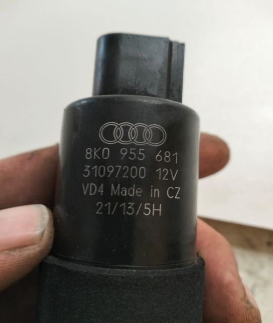 Pompa apa  Pompita apa spalare faruri 8K0955681 Audi A5 8T (facelift)