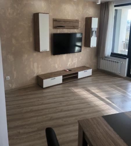 Тристаен обзаведен апартамент в кв. студентски град