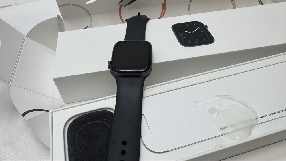 Продаю смарт часы Apple Watch Series 5