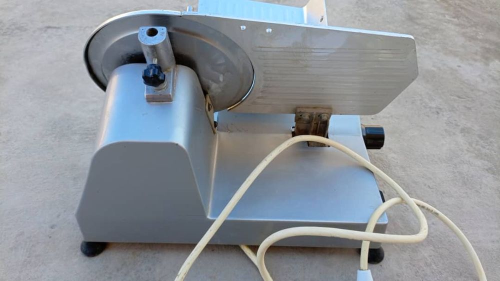 Slesir sotiladi nareska kalbasnoy  sotiladi yangi rosiydan olingan