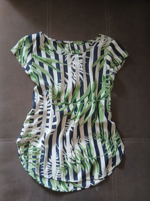 Bluză ONLY 100% vâscoză, imprimeu tropical, măr. 34