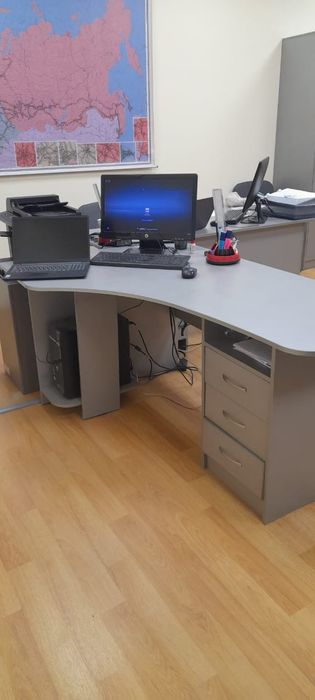 Офисная мебель шкафы столы