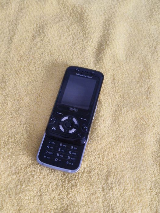 Cel msi frumos telefon Sony Ericsson perfect șină