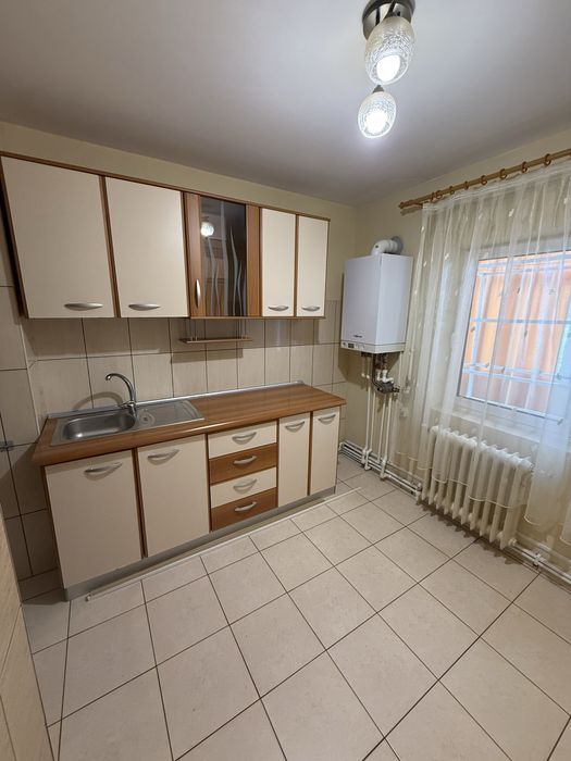 Apartament 3 camere de inchiriat