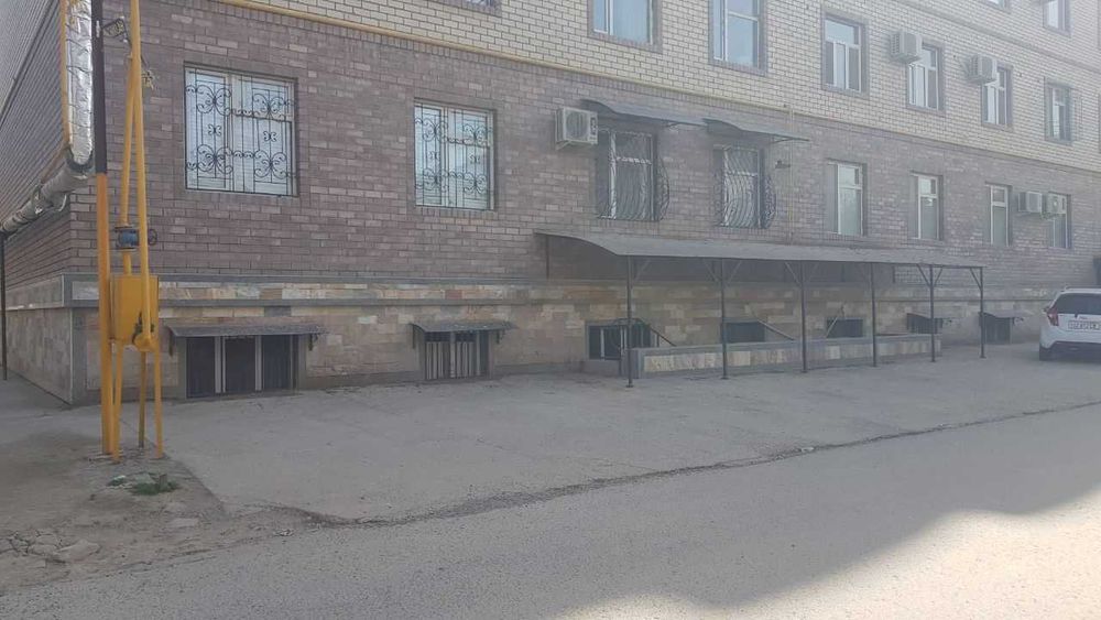 Ko'p qavatli turar joy binosinig padvali sotiladi