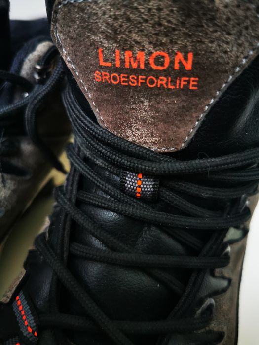 Кроссовки утепленные.