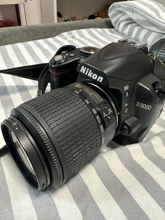Nikon D3000 cu obiectiv