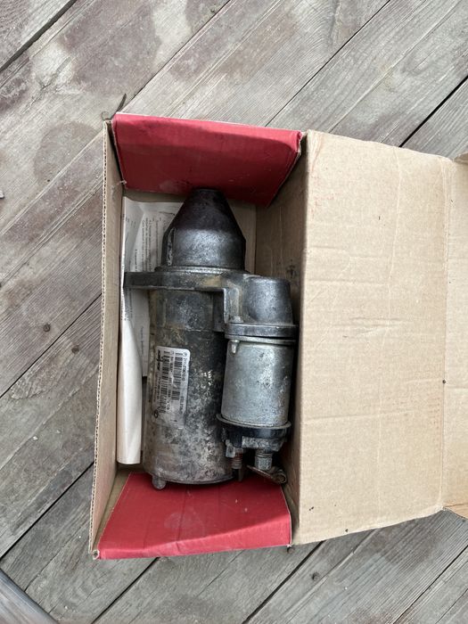 Стартер, накладки (крышки) боковых зеркал автомобиля.