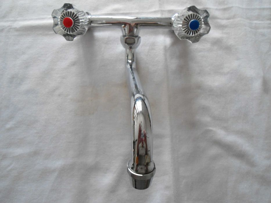 Батерия за кухненска мивка или баня.