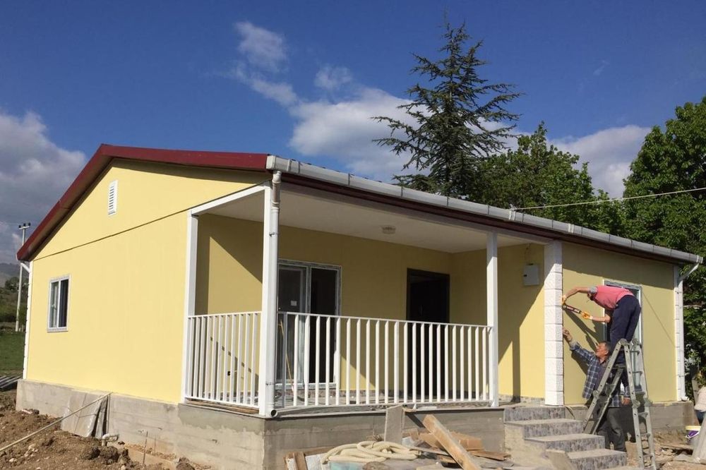 Vand case modulare din panouri sandwich termoizolante