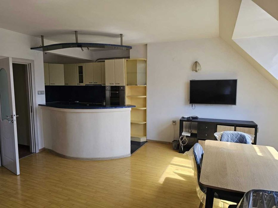 Тристаен Апартамент във Въстанически