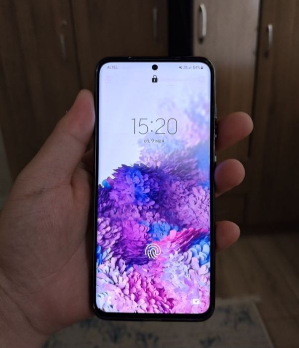 Samsung S20 в отличном состоянии