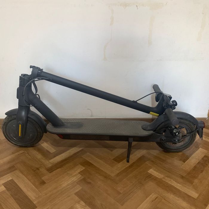 Mi Electric Scooter Essential