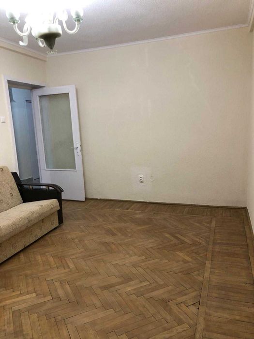 Inchiriez apartament 3 camere decomandat,zona Complex Mic renovat recent baie&bucatarie noi nemobilat(mobilat la cerere),pret450 euro