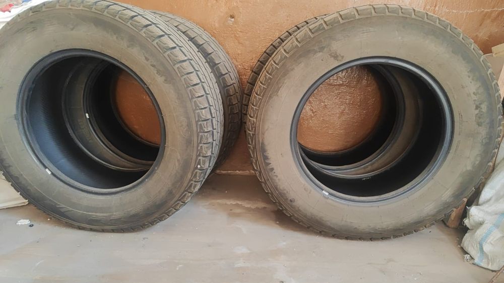 Шины зимние б/у размер 265/65 R17