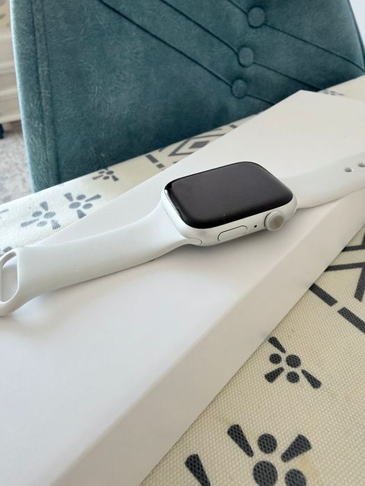 Продам часы Apple