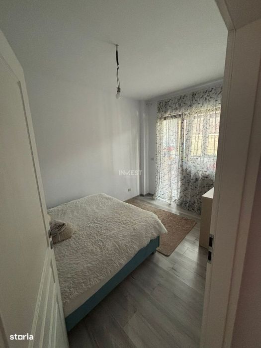 Apartament 3 camere , semidecomandat, loc de parcare si curte de 89 mp