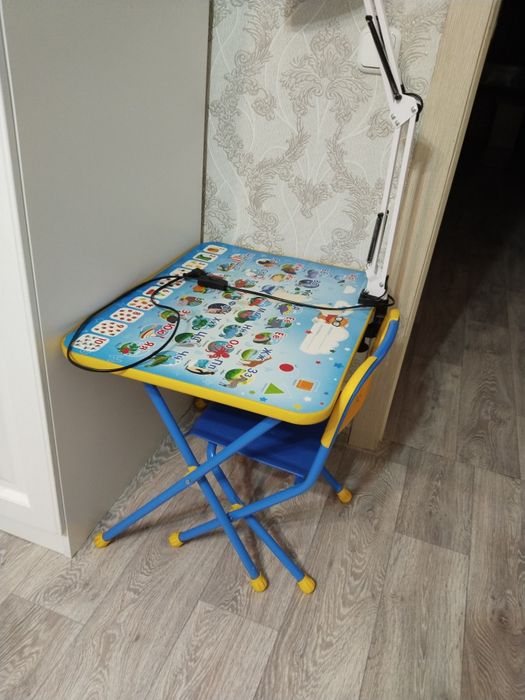 Продам стол и стульчик 10000