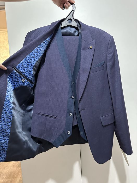 Продам костюм одевал только на свадьбу