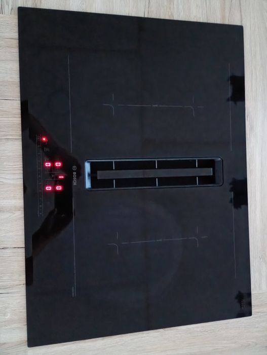 Plită incorporabilă cu hotă integrată Bosch PVQ731F15E