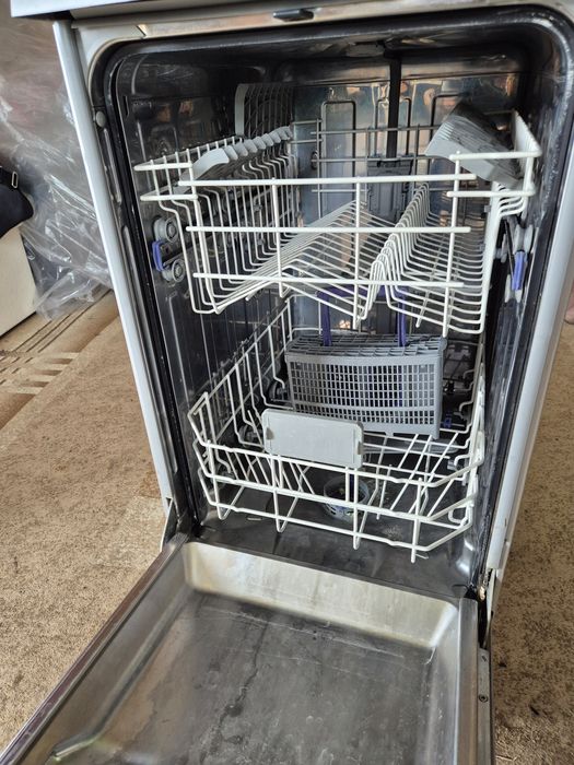 Продам посудомоечную машину