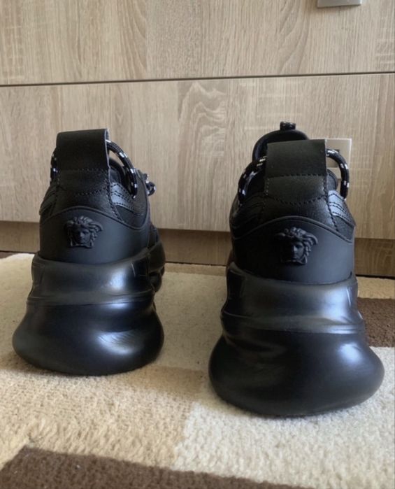 Versace chain reaction