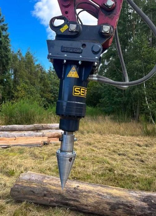 Con despicator hidraulic de spart lemne