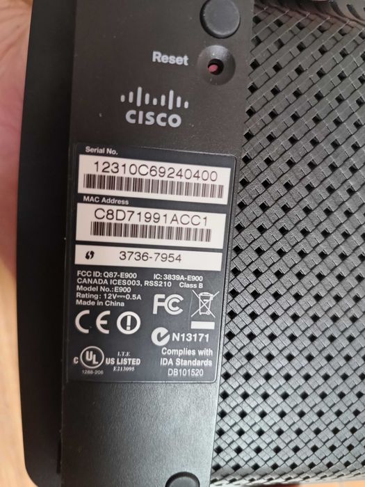3 router :TP-LINK TL-WR841N/ Tp-Link TL-WR720N/ Cisco E900