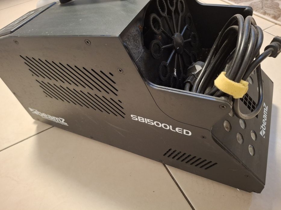 Vand masina de fum si bule BeamZ SB1500 Led