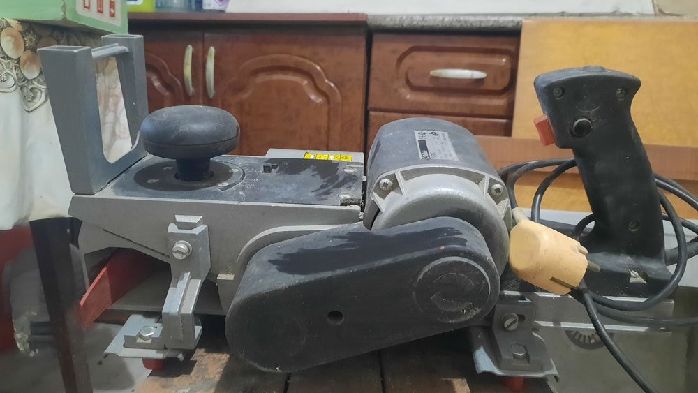 Электрический рубанок