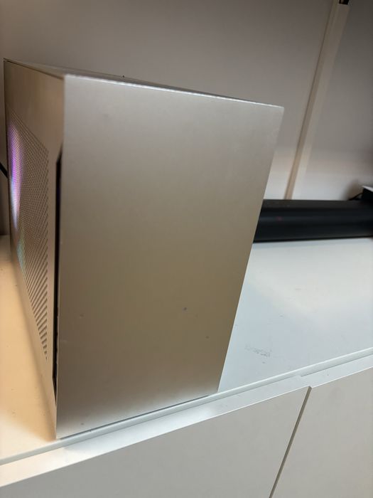 PC Gaming SFF High-End – Ryzen 7 9800X3D + RX 9070 XT 16GB – DAN A4-H2O