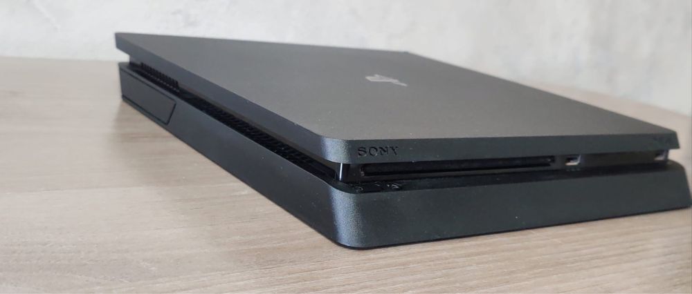 Playstation 4 Slim