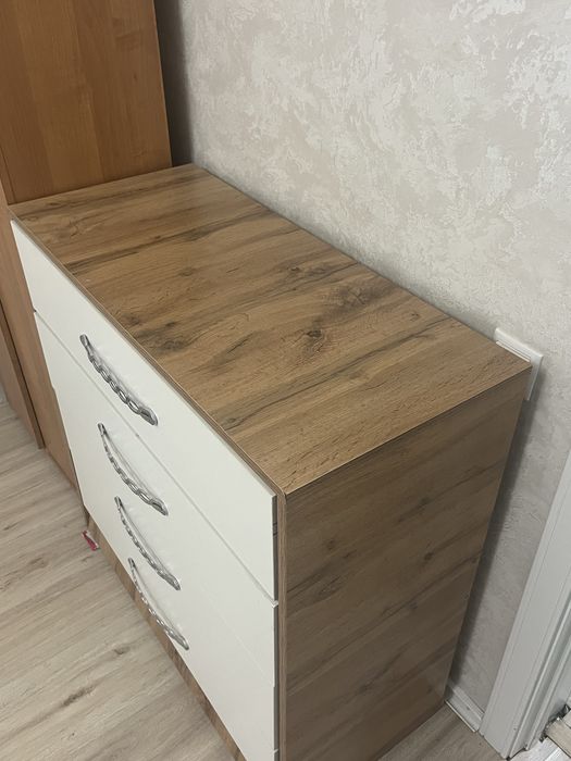 Продаю шкаф и тумбу