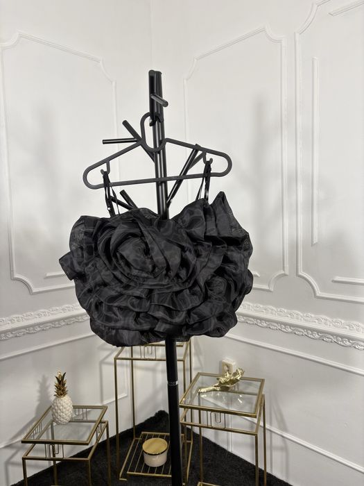 Черен топ с рози , нов