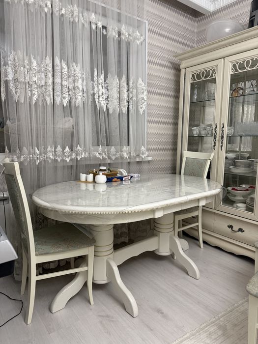 Продам раскладной обеденный стол со стульями